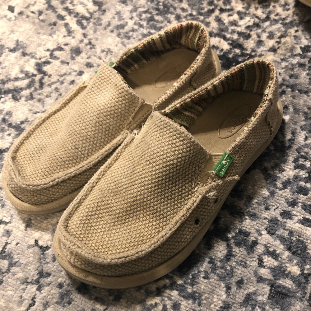 Sanuks size 2